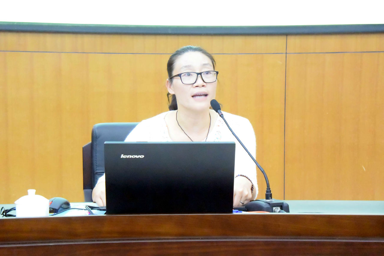 (东莞市教师进修学校培训处吴少敏主任)