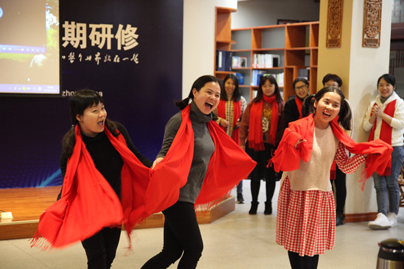 39.学员自编节目《荷花小姐选美》.jpg