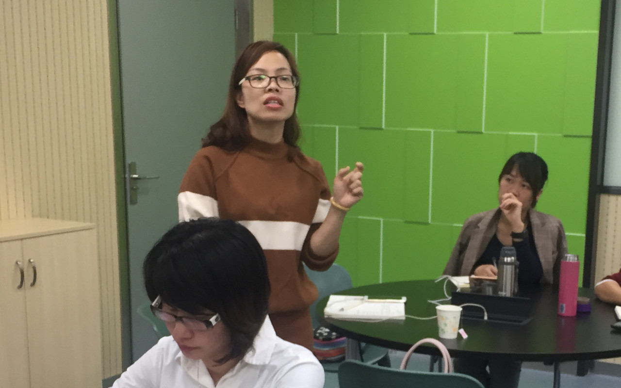 学员们在与老师互动 (8).JPG