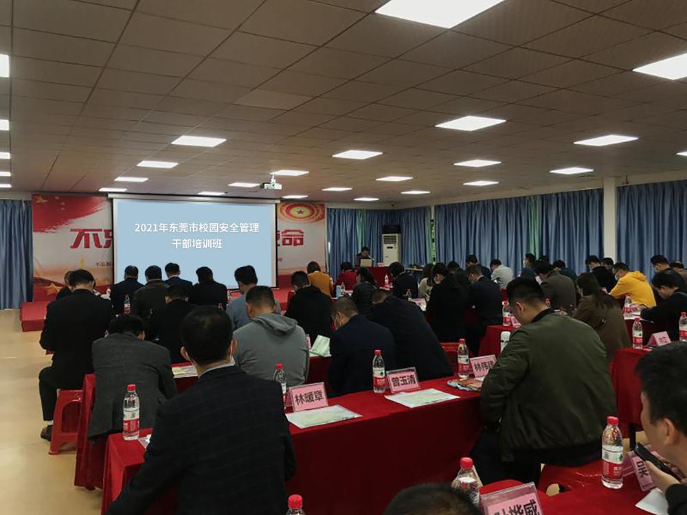 03学员在聆听林科长的开班讲话_v1.jpg