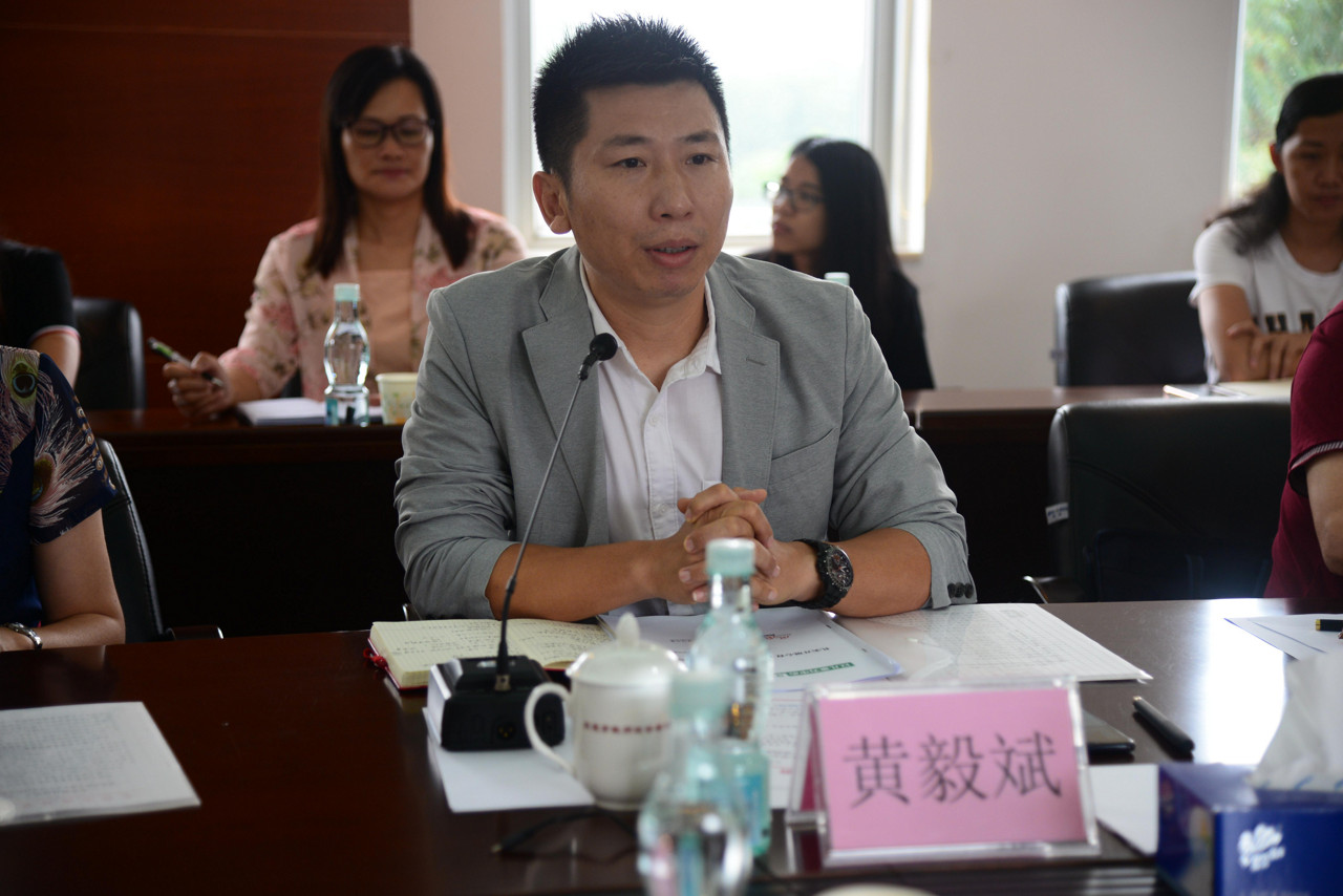 3:检查组组长黄毅进行反馈点评.jpg