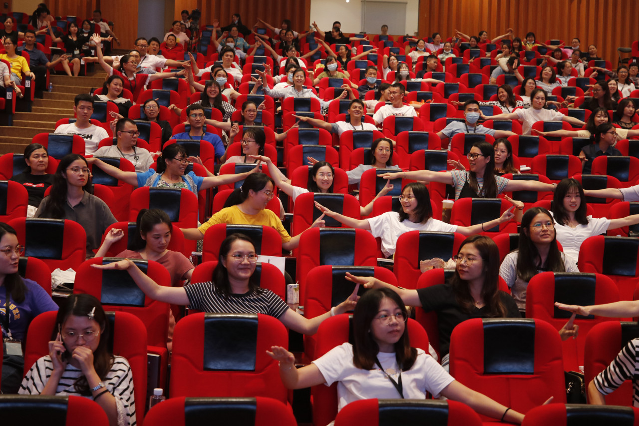 6-老师们积极参与活动.JPG