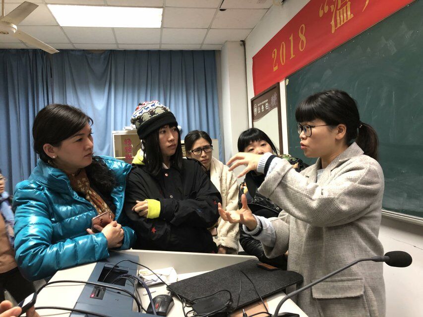 21.学员对项目化游戏故事关于实践操作中的细节问题向讲座老师咨询.jpg