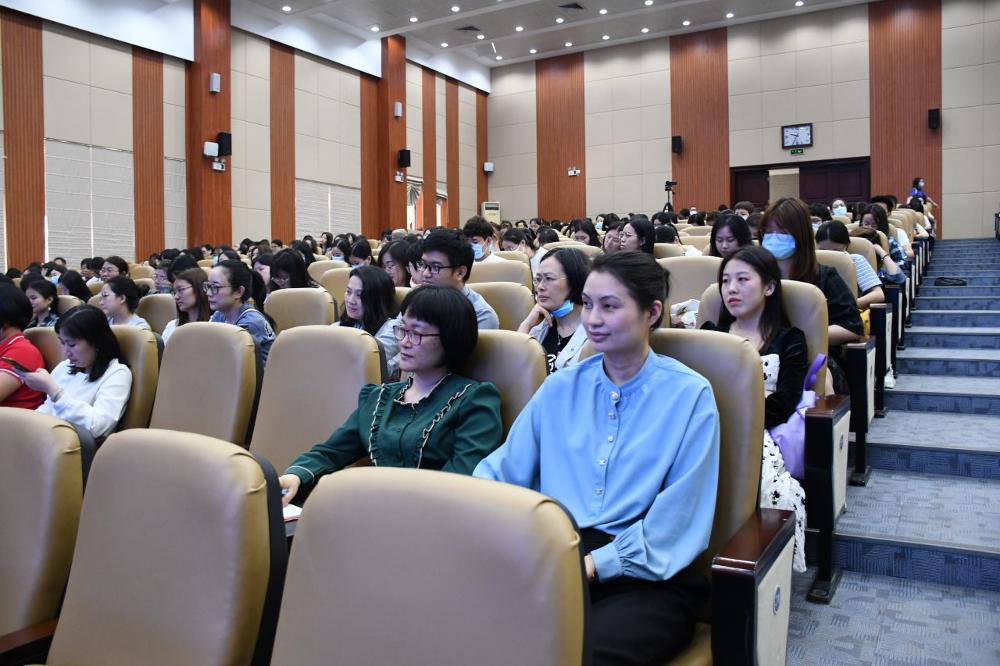 3学员们认真听课_v1.JPG