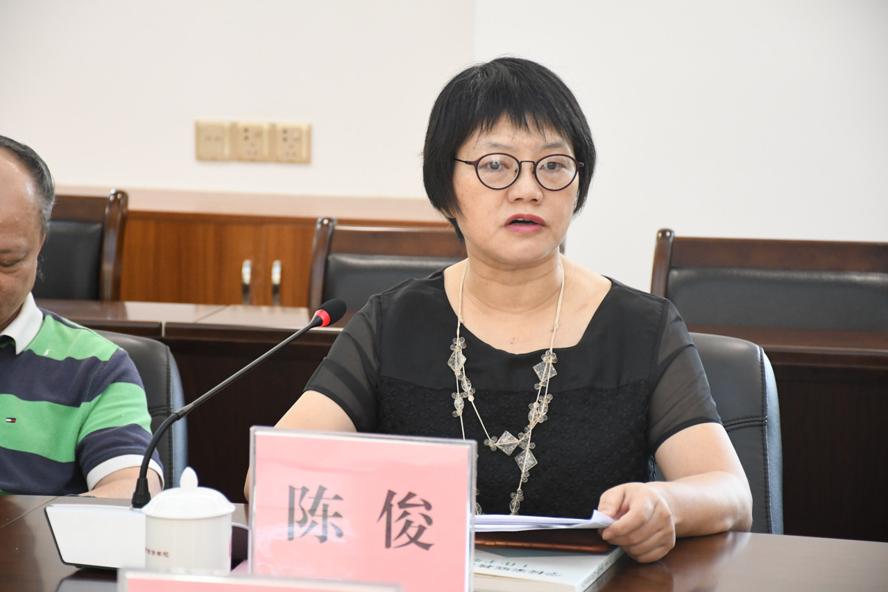 5.陈俊教授做课题指导.JPG