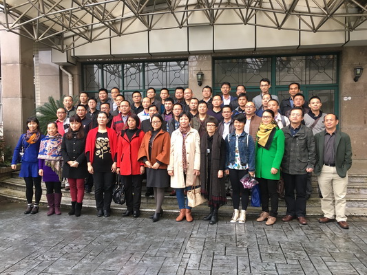 上海师资培训中心集体照_缩小大小.JPG
