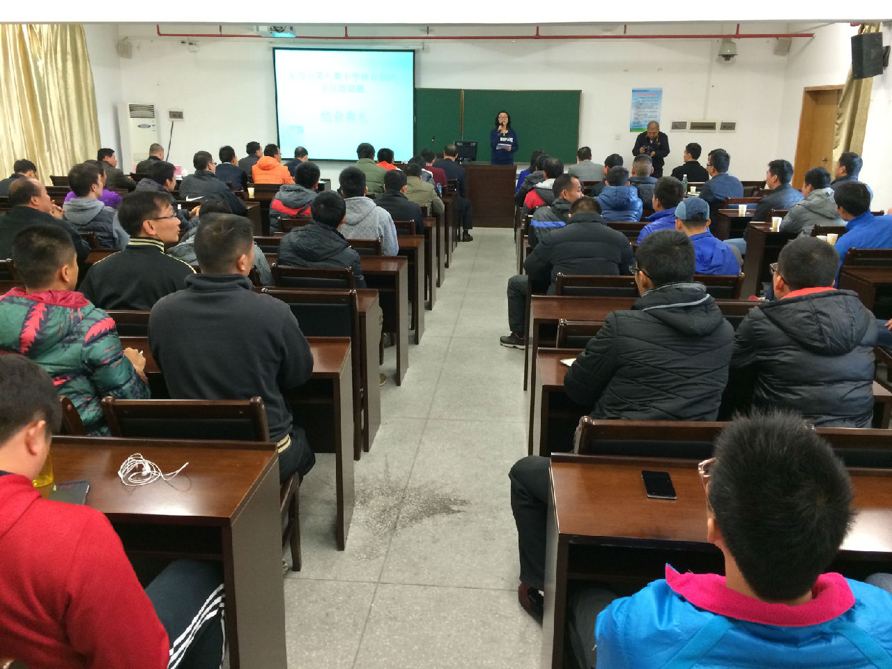 吴少敏老师主持仪式
