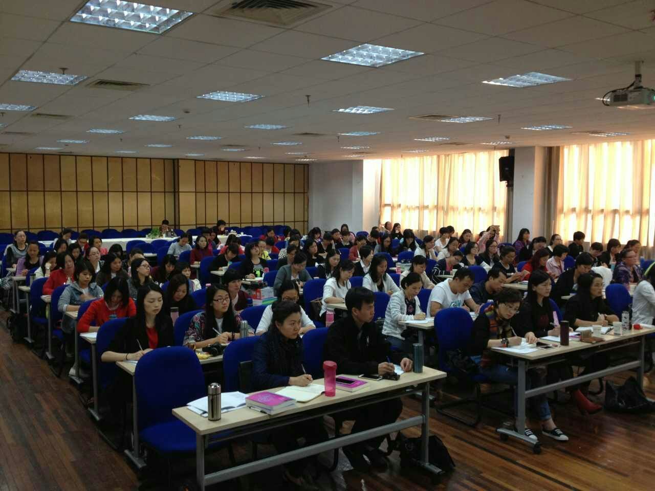 开班典礼上103位学员认真有序听老师讲要求.jpg