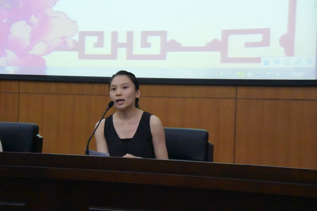 (东莞市教师进修学校培训处吴少敏主任)