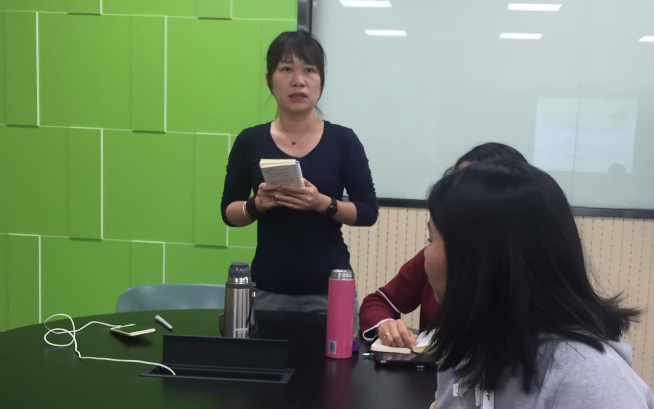 学员们在与老师互动 (2).JPG