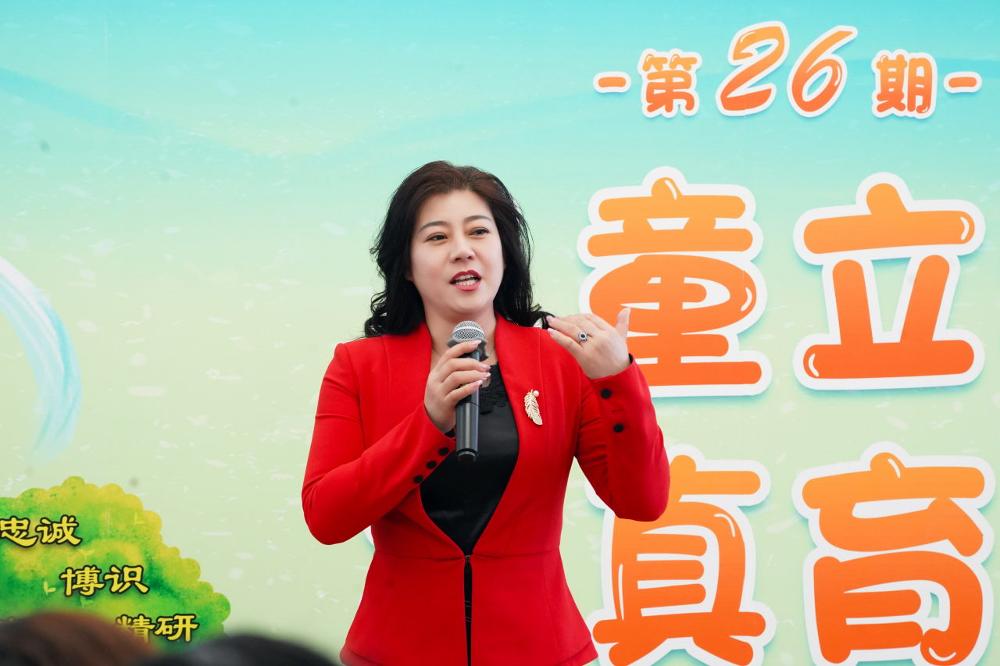 14 东莞市中小学教师发展中心校本研训指导部吴华主任讲话_v1.jpg