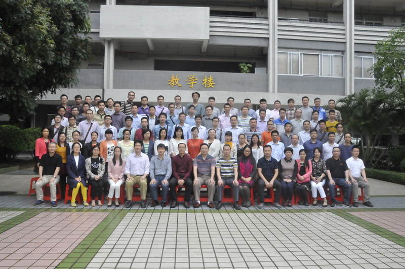 中学集体照_缩小大小.JPG