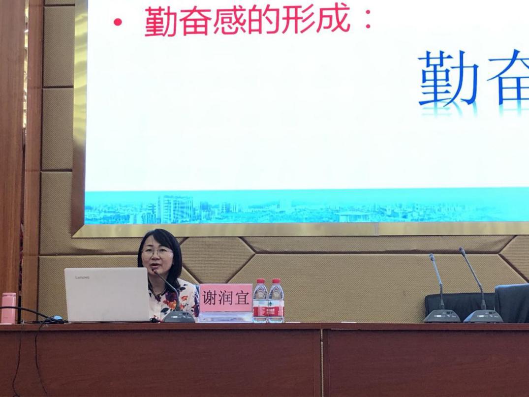 09-谢润宜老师授课(2).jpg