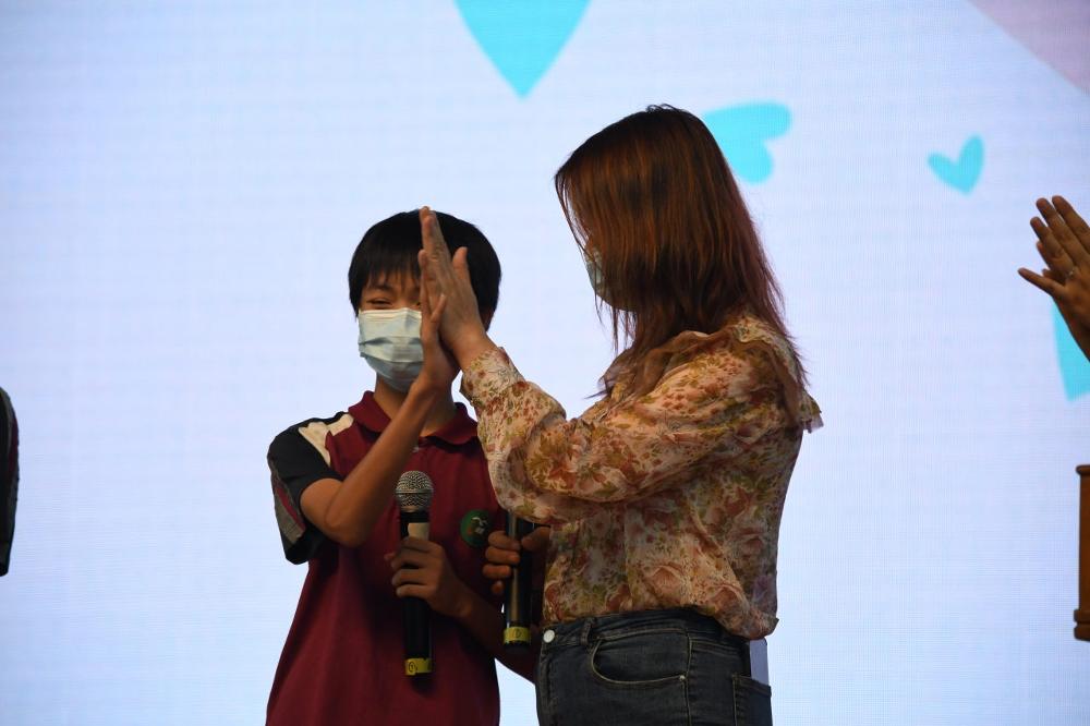 图9:亲子上台分享照_v1.JPG