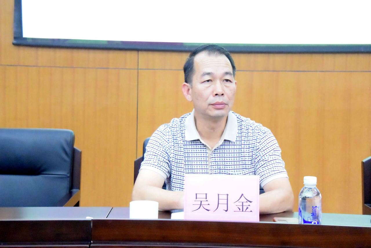 (东莞市教师进修学校吴月金副校长)