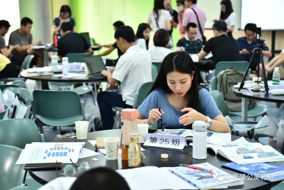 8认真编程.jpg
