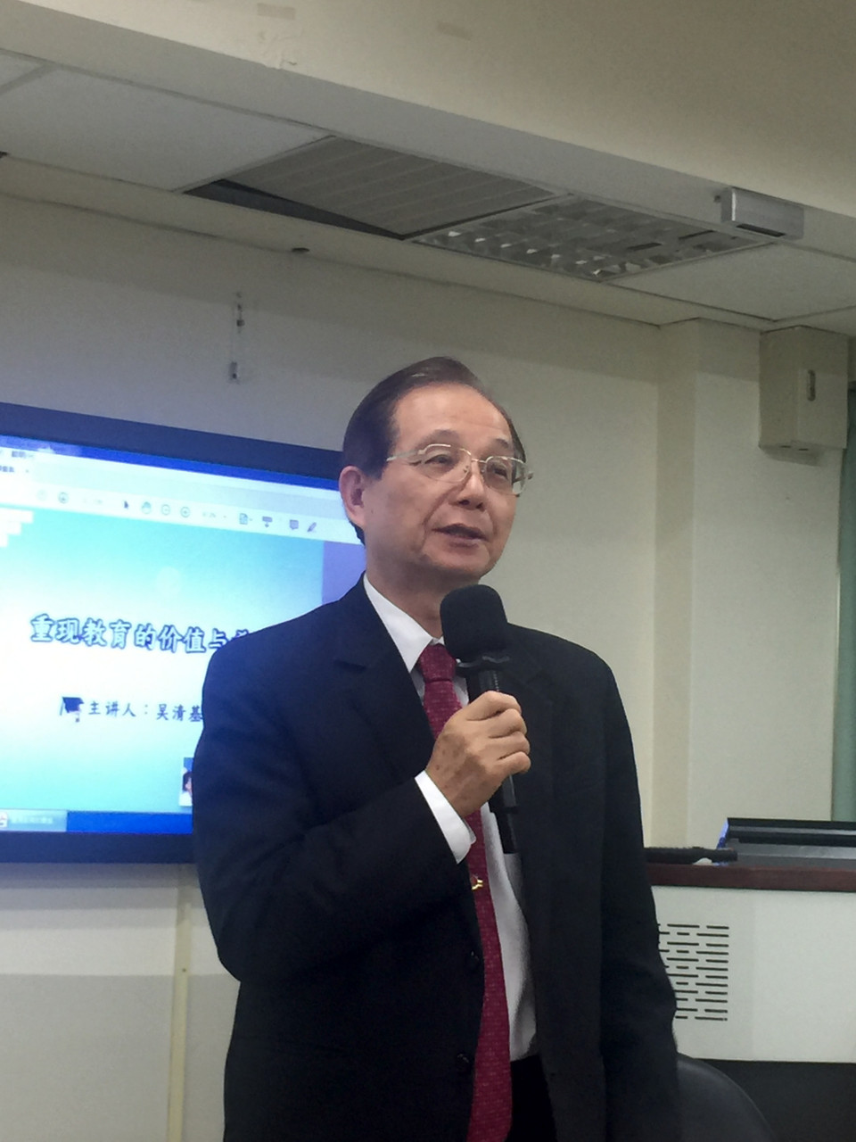 6-1 吴清基教授.jpg