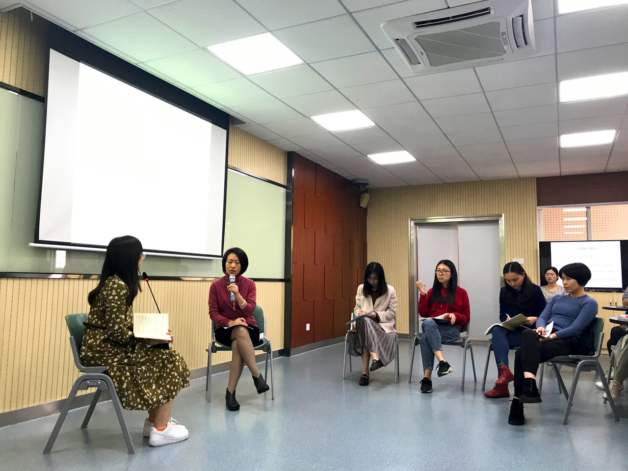 图3:现场模拟心理咨询.jpg
