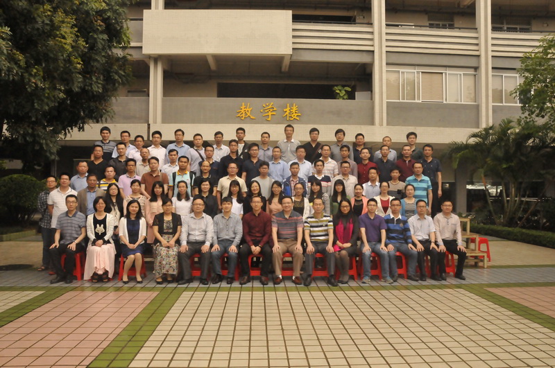 小学集体照_缩小大小.JPG